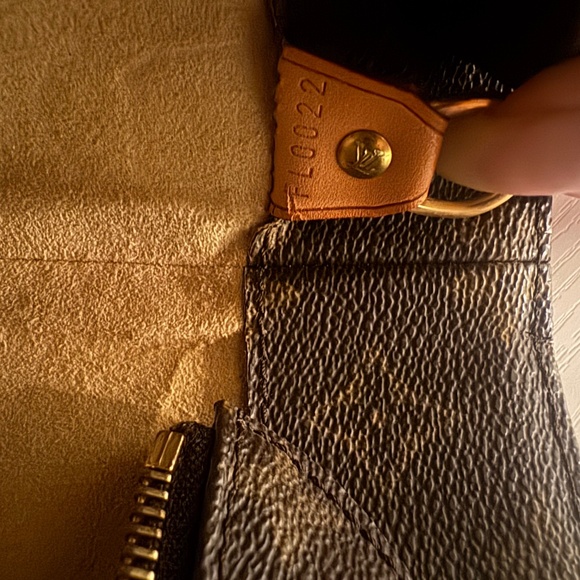 Louis Vuitton Luco Tote - Picture 2 of 7